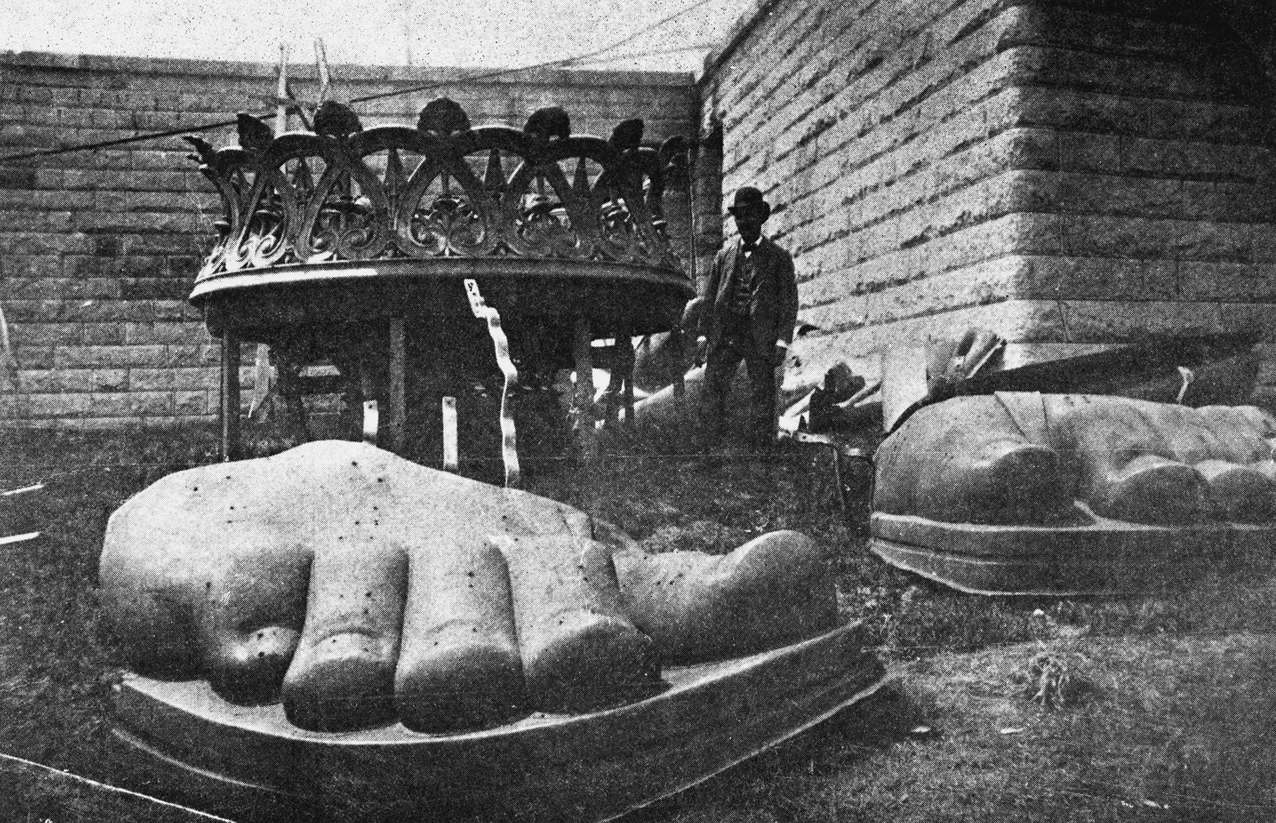 1885: The Statue of Liberty’s toes